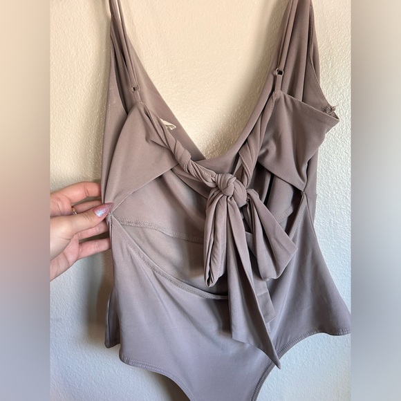 Open Back Bodysuit - Picture 4 of 5